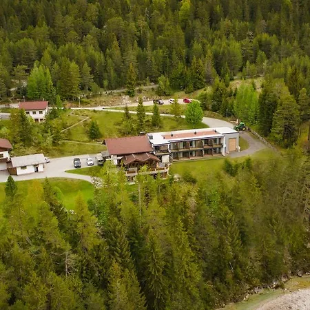 Garni Isarlodge Wiesenhof ベッド・アンド・ブレックファスト シャルニッツ