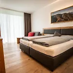 Garni Isarlodge Wiesenhof Bed & Breakfast 3*